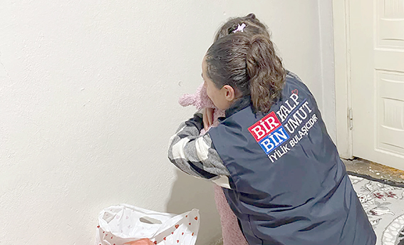 YAKLAŞIK BİN YETİM ÇOCUĞUN YÜZÜ GÜLDÜ