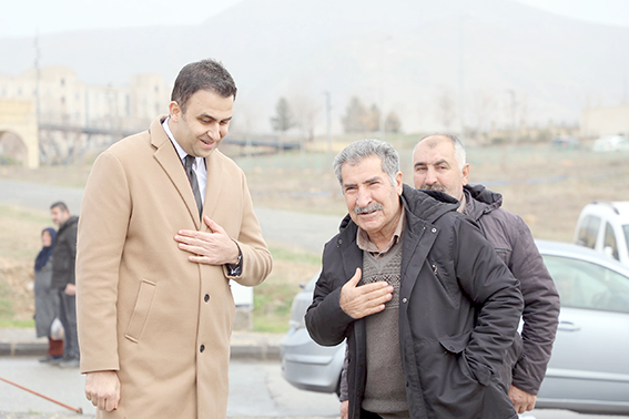HASANKEYF’TE SALI PAZARINDA GÖNÜL KÖPRÜLERİ KURULDU