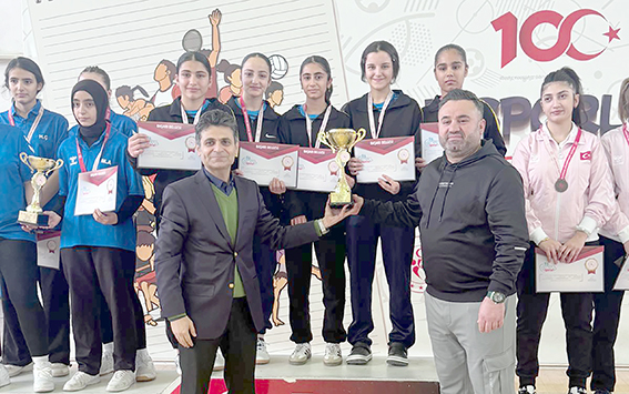 MASA TENİSİNDE BATMAN SPOR LİSESİ FIRTINASI