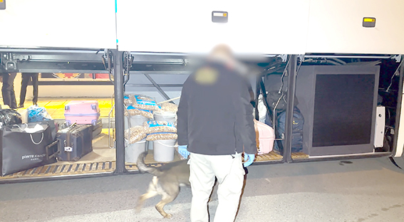 OTOBÜS BAGAJINDAN 3 KİLO METAMFETAMİN ÇIKTI