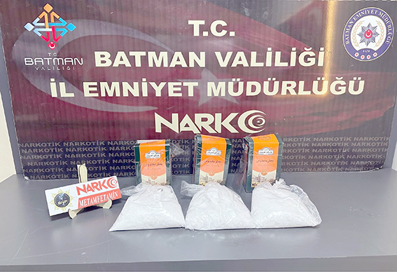 OTOGARDA 3 KİLO METAMFETAMİN ELE GEÇİRİLDİ