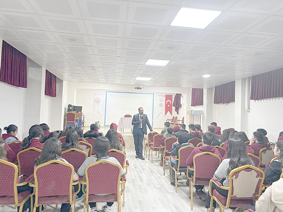 ŞEHİT EŞİ GENÇ KALPLERE VATAN AŞKINI ANLATTI