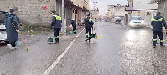 TEMİZLİK ÇALIŞMALARI KENTİN FARKLI LOKASYONLARINDA SÜRÜYOR