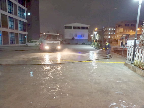 BELEDİYEDEN GECE BOYU HİJYEN SEFERBERLİĞİ