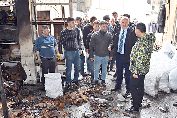 VALİ CANALP, YANGIN ÇIKAN İŞYERİNDE İNCELEMELERDE BULUNDU