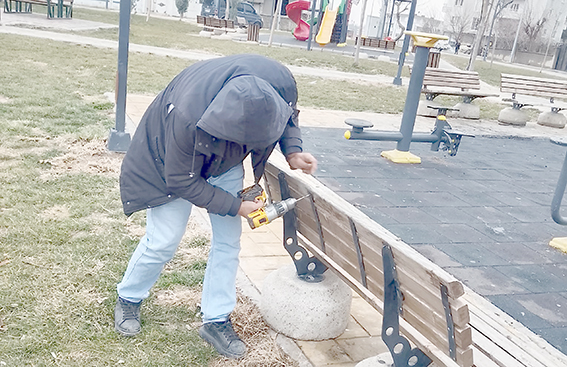 YÜRÜYÜŞ YOLU VE PARKLAR BAHAR MEVSİMİNE HAZIRLANIYOR