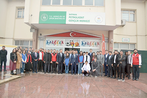 BAKAN YARDIMCISI BATMAN’DA GENÇLERLE BULUŞTU