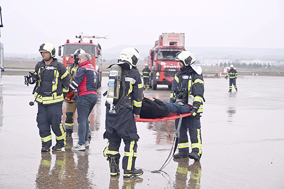 BATMAN HAVALİMANI’NDA ARFF ÇALIŞANLARI GÜNÜ KUTLANDI