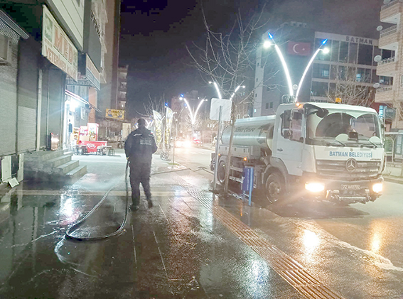GECE MESAİSİYLE TEMİZLİK ÇALIŞMALARI SÜRÜYOR