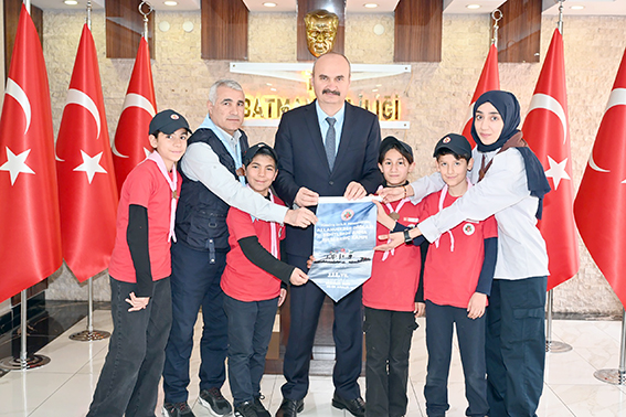 İZCİLİK SPOR KULÜBÜNDEN VALİ CANALP’A ZİYARET