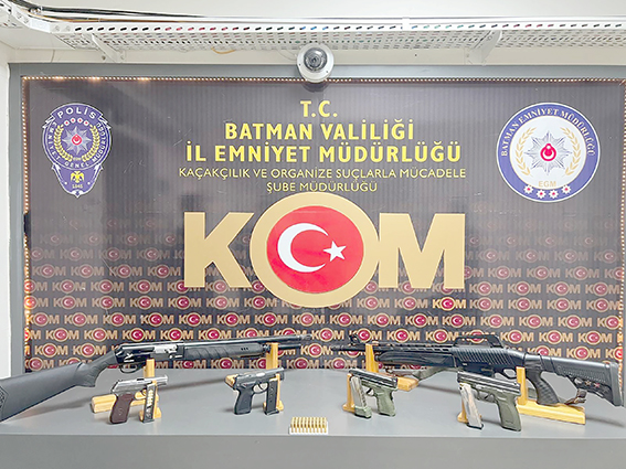 ÇOK SAYIDA SİLAH ELE GEÇİRİLDİ