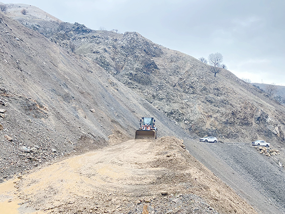 KAPANAN YOLLAR SEFERBERLİKLE AÇILIYOR