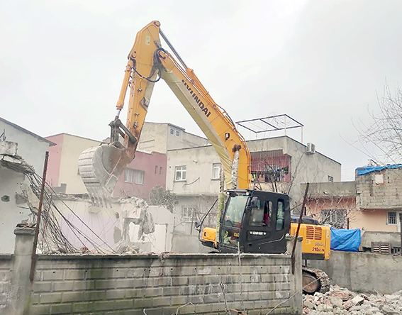 174 RİSKLİ YAPI YIKILDI