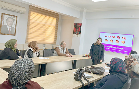 KORUYUCU AİLELER GELİŞİM EĞİTİMİNDE BULUŞTU