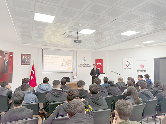 STM’DEN GENÇLERE FARKINDALIK BULUŞMASI