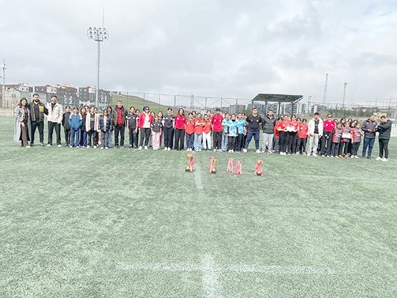 SOFTBOL KÜÇÜKLERDE ŞAMPİYON AZİZ SANCAR ORTAOKULU