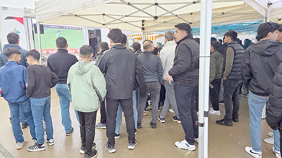 TARAFTARA DEV EKRAN JESTİ