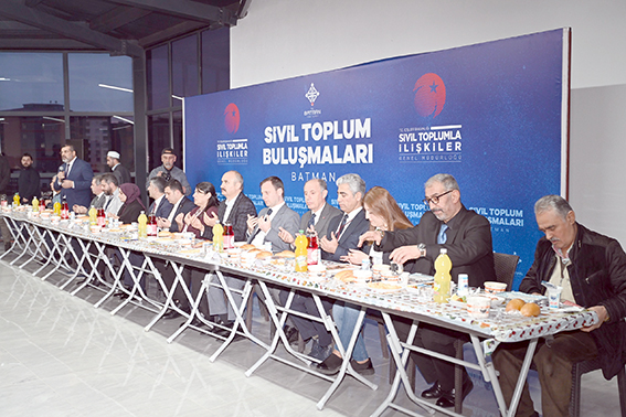 VALİ CANALP, BASIN MENSUPLARINI İFTARDA AĞIRLADI