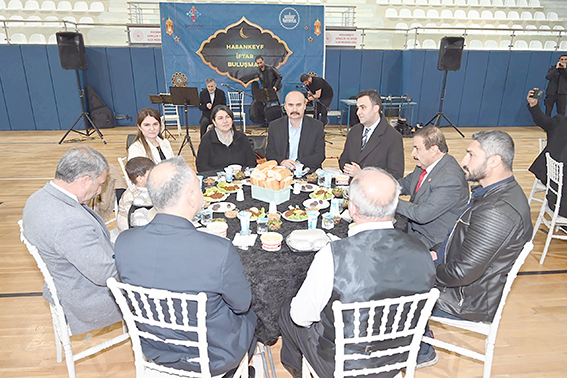 VALİ CANALP, HASANKEYF’TE VATANDAŞLARLA İFTAR SOFRASINDA BULUŞTU