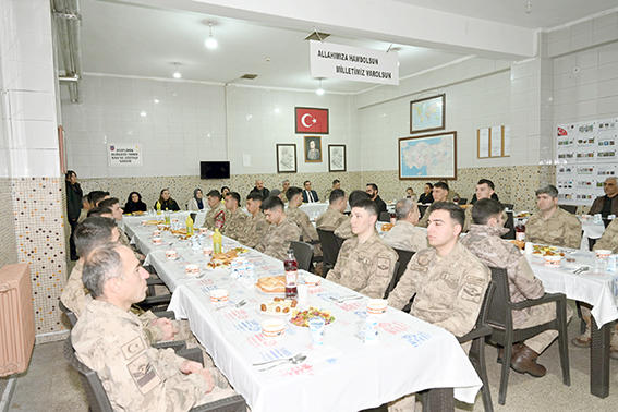 VALİ CANALP, JANDARMA KARAKOLU’NDA İFTAR YAPTI