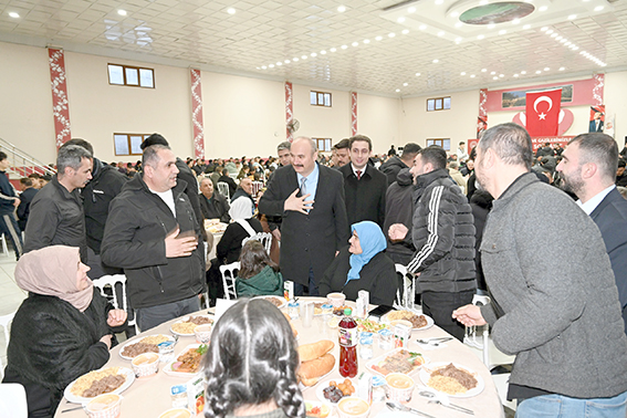 VALİ CANALP, SASON’DA VATANDAŞLARLA İFTAR YAPTI