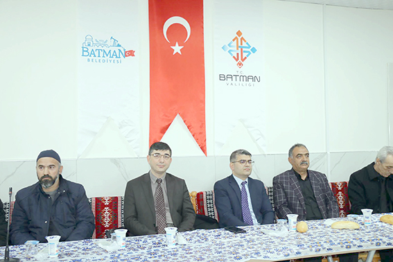 VALİ YARDIMCISI DOLAŞ, İFTARINI PAZARYERİ’NDE AÇTI