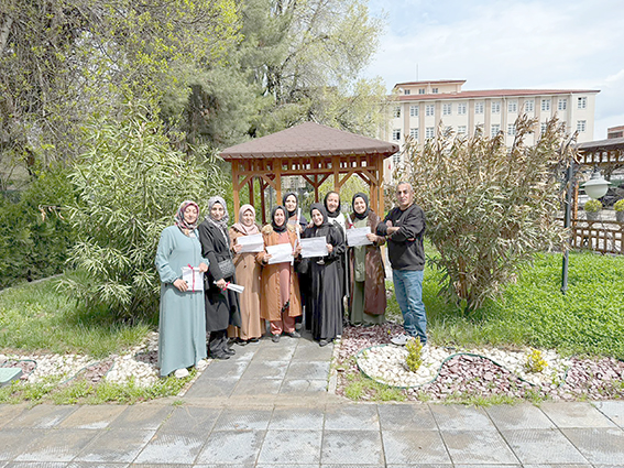 ADEM’DE OKUMA YAZMA SEFERBERLİĞİ MEYVELERİNİ VERİYOR