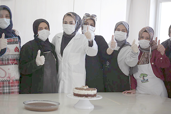 BATMANLI KADINLAR MUTFAKTA DEVLEŞİYOR