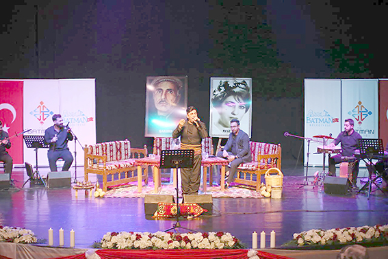 DENGBEJ GECESİ KÜLTÜREL BİR ŞÖLENE DÖNÜŞTÜ