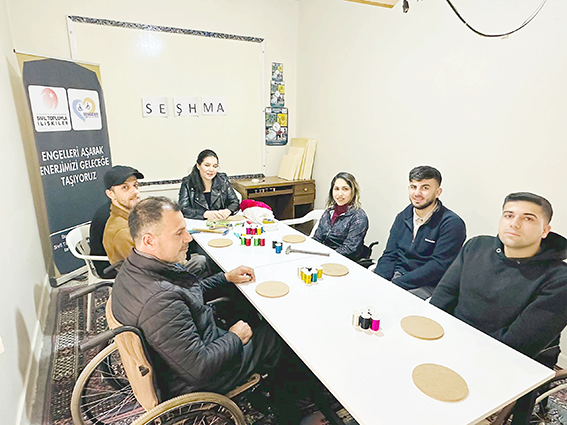 ENGELLER SANATLA AŞILIYOR