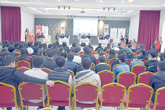 GENÇ ZİHİNLER YARIŞIYOR BİLGİ YARIŞMASI BAŞLADI
