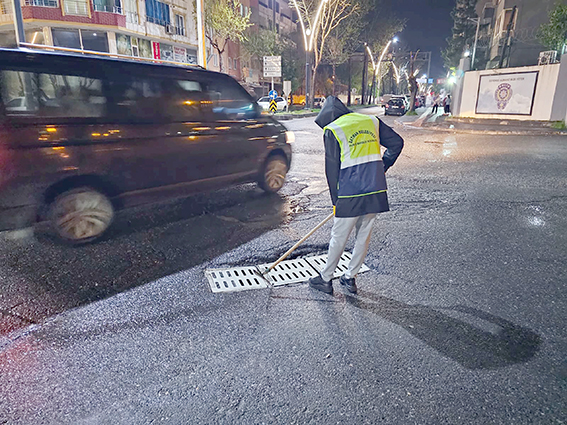 BELEDİYE’DEN SAĞANAK MESAİSİ