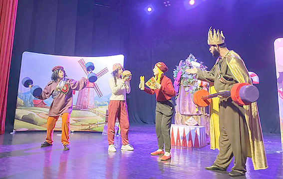 OKULLAR TİYATROYLA BULUŞUYOR