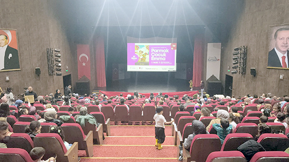 PARMAK ÇOCUK EMMA MİNİKLERİ BÜYÜLEDİ