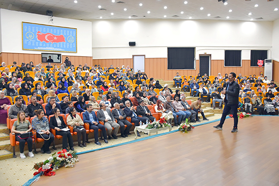 VELİLERE YÖNELİK ‘AİLE SEMİNERİ’ DÜZENLENDİ