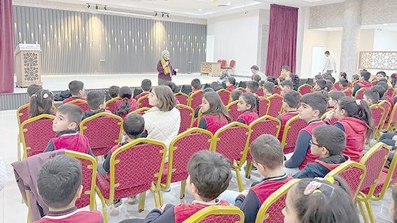 YAZAR GÖKALPSEZER, ÖĞRENCİLERLE BULUŞTU