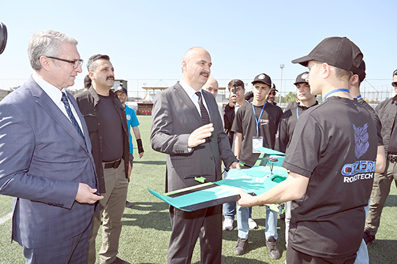 YEDİİKİ ROBOT VE TEKNOLOJİ FESTİVALİ BAŞLADI