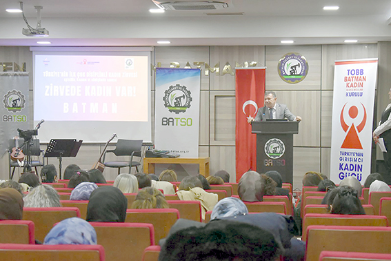 ZİRVEDE KADIN VAR PROGRAMI İLK KEZ DÜZENLENDİ