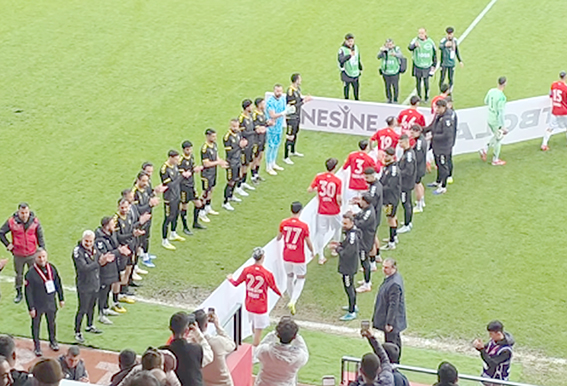 ŞAMPİYON EVİNDE KAYBETTİ!