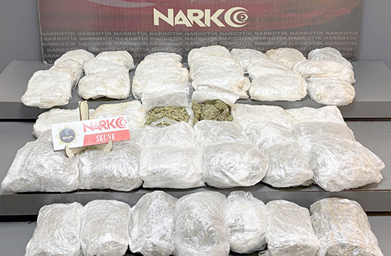 DURDURULAN ARAÇTAN 20 KİLO SHUNK ÇIKTI!