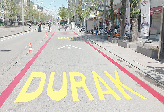 BULVARLARDA ÇİZGİLER YENİLENDİ, TRAFİK DAHA GÜVENLİ