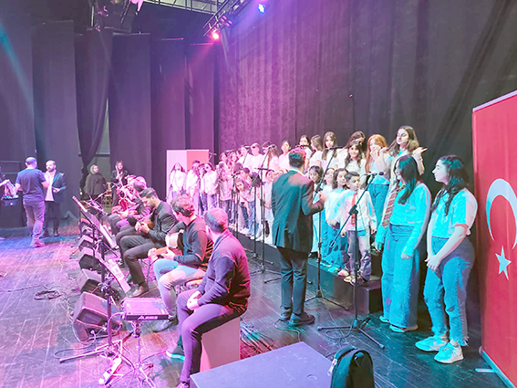 ÇOCUK KOROSUNDAN UNUTULMAZ KONSER