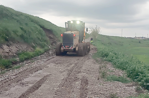 HEYELAN NEDENİYLE KAPANAN KÖY YOLU YENİDEN ULAŞIMA AÇILDI
