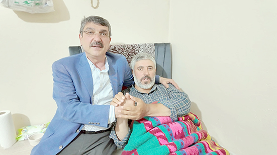 NASIROĞLU’NDAN ENGELLİ VATANDAŞA AKÜLÜ ARAÇ DESTEĞİ