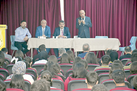 ÖĞRENCİLERE KARİYER YOLCULUĞUNDA İLHAM VEREN BULUŞMA