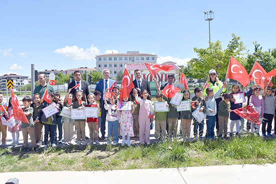 ÖĞRENCİLERE TRAFİK BİLİNCİ AŞILANDI