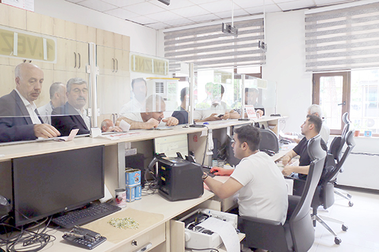 VATANDAŞLAR TAHSİLAT VEZNELERİNE AKIN ETTİ