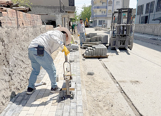 PARKE VE KALDIRIM ÇALIŞMALAR SON SÜRAT