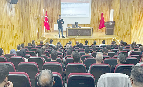BAĞIMLILIKLA MÜCADELEDE MOBİL EKİPLER İLÇELERDE SAHADA