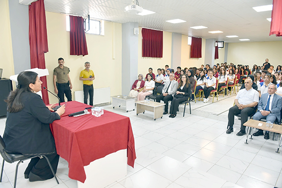 BAYAN CANALP, KARİYER GÜNLERİ KAPSAMINDA ÖĞRENCİLERLE BULUŞTU